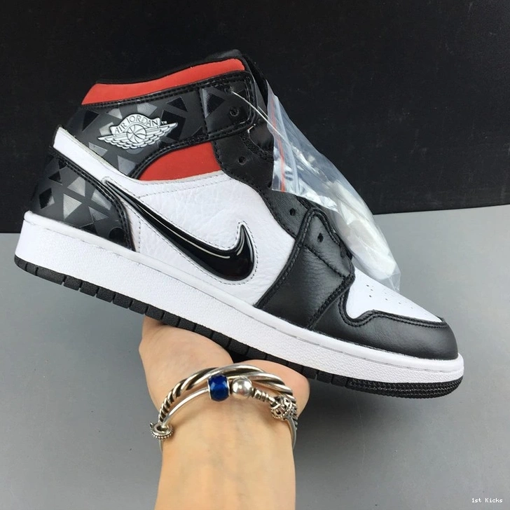 CJ9219-001  Quai54 (2019) Jordan  1 Mid 0227